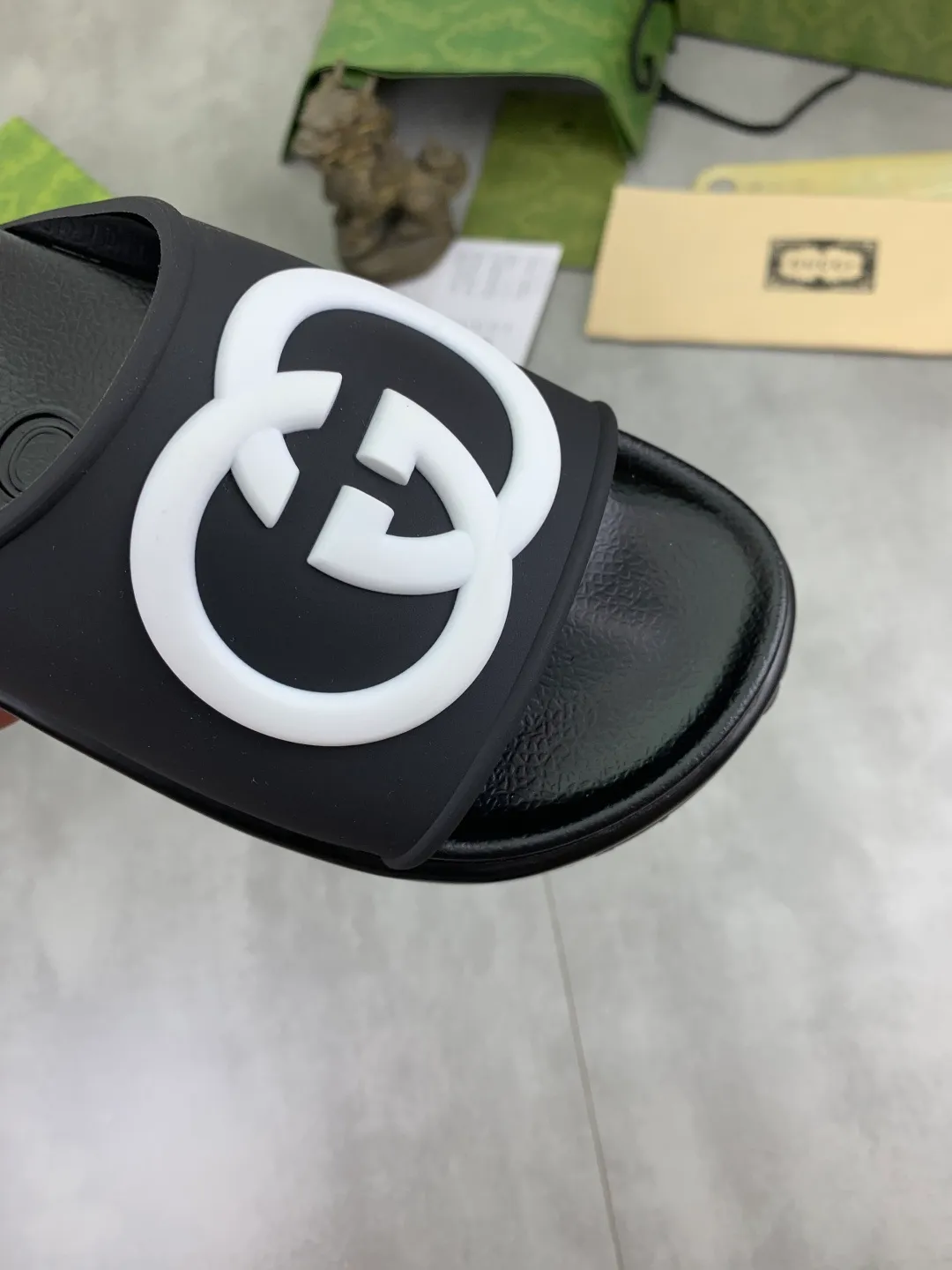 Men's Men's Shoes 💰P300💰[New Style] High Version 🎁🎁🎁 GUCCI New Year of the Snake casual slippers, original official website, perfect workmanship, transmitting a kind of noble luxury, sublimating its definition of luxury in Gucci's high-end extraordinary craftsmanship. Original Gucci double G combination outsole, code number: 35-46, complete package